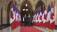 Francouzský prezident Macron už dorazil do Kanady na summit G7. Společně s kanadským premiérem Trudeaum se budou snažit přemluvit amerického prezidenta Trumpa, aby zrušil cla.