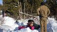 Rodina po kolena ve sněhu utekla do Kanady