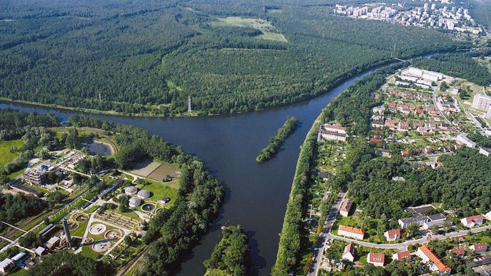 Křižovatka průplavu Odra–Dunaj s Hlivickým průplavem u Kandřína-Kozlí v Polsku.