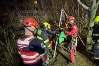 Dramatická záchrana ženy (20) z kanálu: Spadla 15 metrů pod zem a vážně se zranila