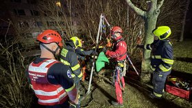 Dramatická záchrana ženy (20) z kanálu: Spadla 15 metrů pod zem a vážně se zranila