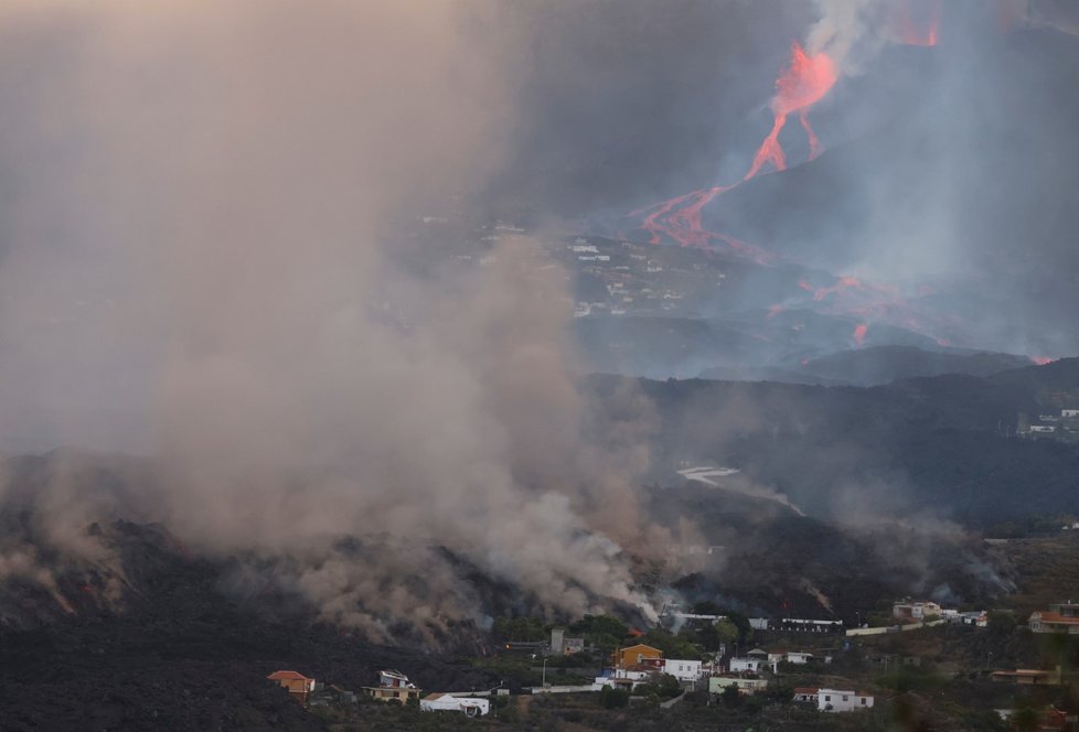 Láva se na Kanárech víc a víc přibližuje k moři