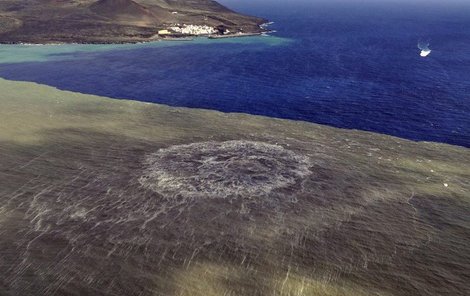 Podmořský vulkán u ostrova El Hierro.