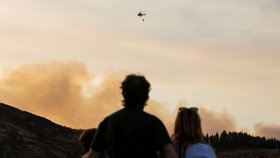 Na ostrově Gran Canaria bylo kvůli požáru evakuováno 2000 lidí.