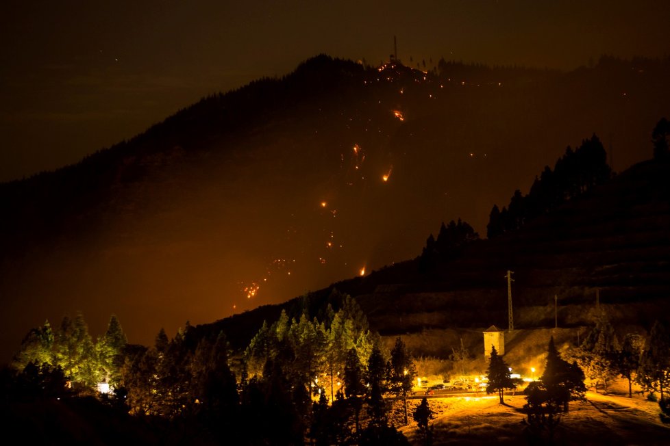 Rozsáhlé lesní požáry zasáhly ostrov Gran Canaria