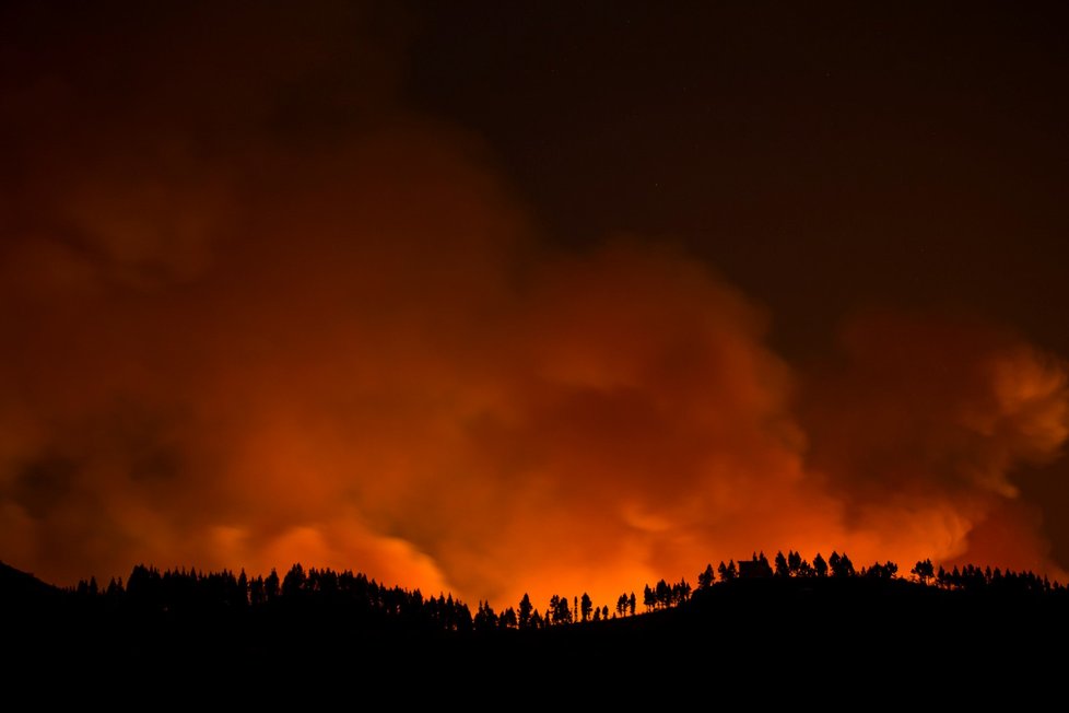 Rozsáhlé lesní požáry zasáhly ostrov Gran Canaria
