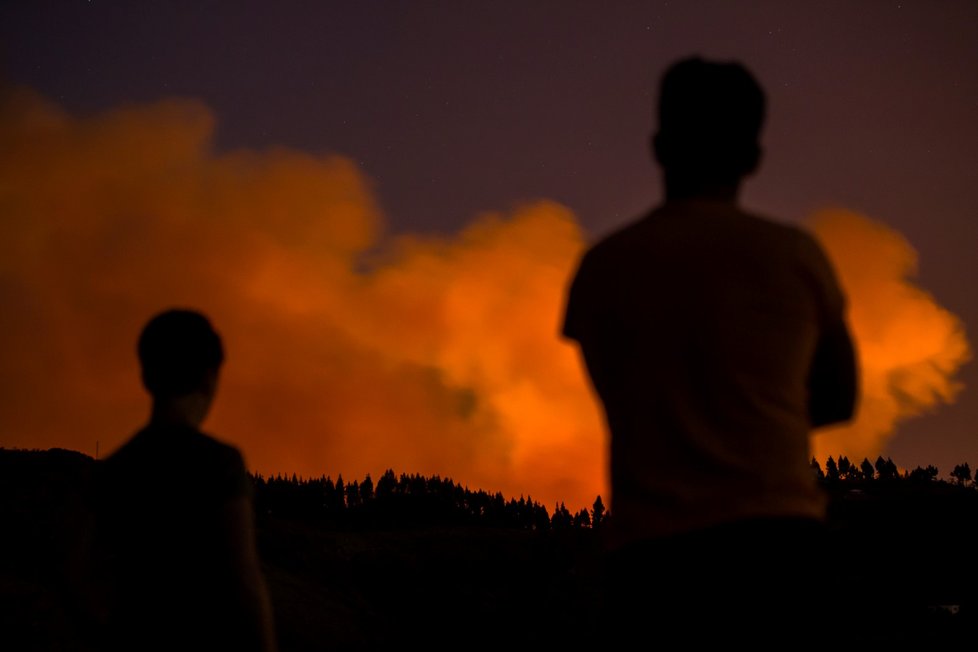 Na ostrově Gran Canaria bylo kvůli požáru evakuováno 2000 lidí