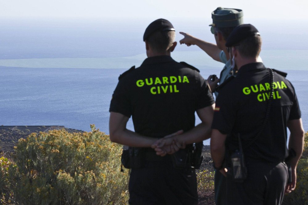 Nedaleko ostrova El Hierro soptí podmořský vulkán.