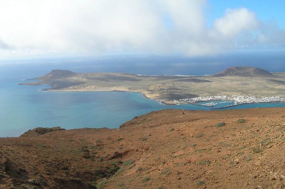 Nedaleko ostrova El Hierro soptí podmořský vulkán.