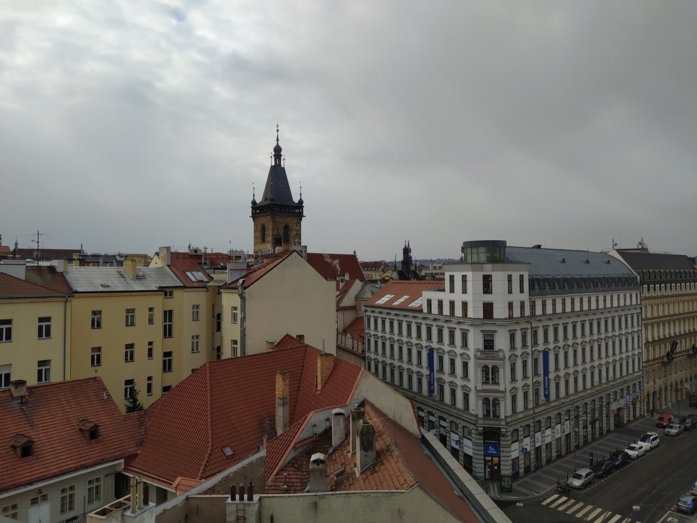 Takovýto výhled se naskytne starostovi Prahy 1, když si vyjde na terasu.