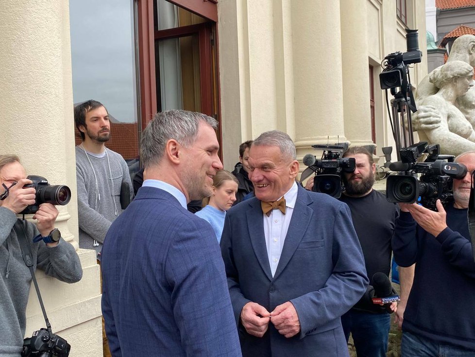 V pátek 17. února došlo ke slavnostnímu předání kanceláře novému primátorovi Bohuslavu Svobodovi.