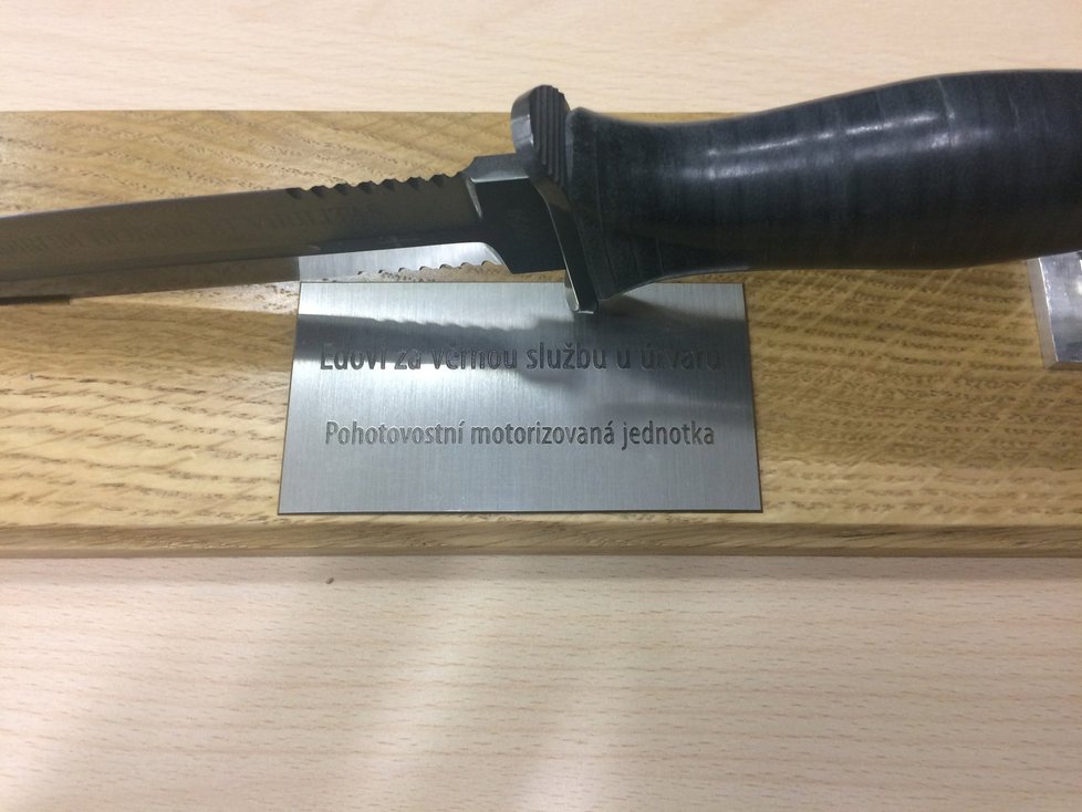 Bojový nůž za svou službu u policie