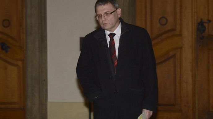 Kandidát na ministra zahraničí Lubomír Zaorálek hovoří s novináři po setkání s prezidentem Milošem Zemanem, který si jej pozval 28. ledna na Pražský hrad.