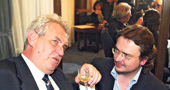 Miloš Zeman si neodepře sklenku alkoholu ani při oficiálním setkání