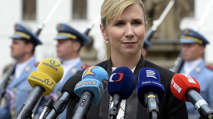 Příští ministryně školství Kateřina Valachová hovoří 11. června na Pražském hradě s novináři po setkání s prezidentem Milošem Zemanem.