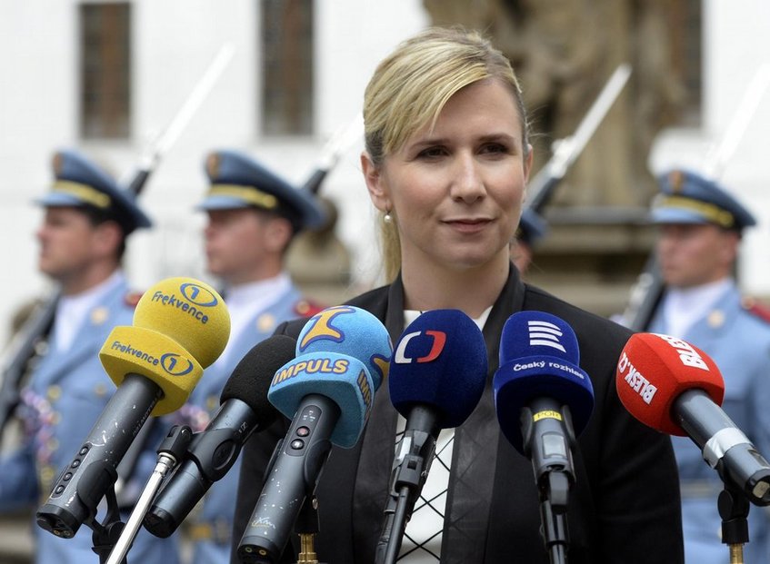Kandidátka na ministryni školství Kateřina Valachová hovoří 11. června na Pražském hradě s novináři po setkání s prezidentem Milošem Zemanem.