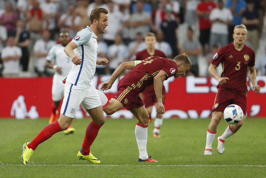 Útočník Anglie Harry Kane v akci proti Rusku