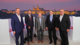 Předvolební debata Blesku o zdravotnictví (21. 9. 2021): Zleva Vít Kaňkovský (KDU-ČSL), Ondřej Dostál (Piráti), Pavel Nechanický (STAN), Jiří Běhounek (ČSSD) a Jiří Mašek (ANO)