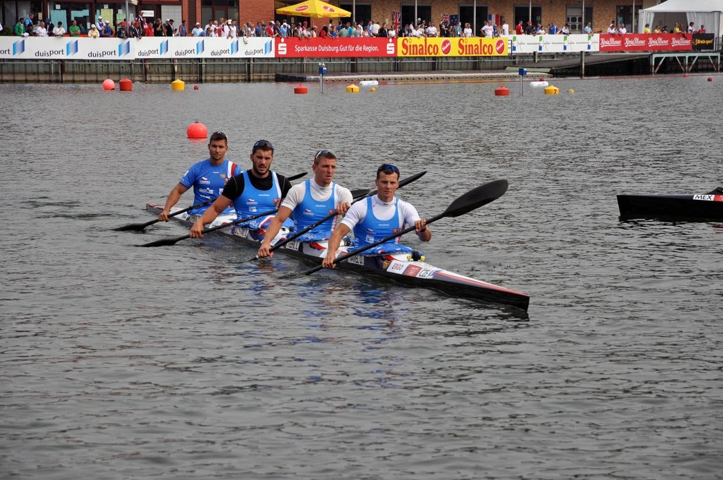 BRONZ: Daniel Havel, Lukáš Trefil, Josef Dostál a Jan Štěrba (rychlostní kanoisté)