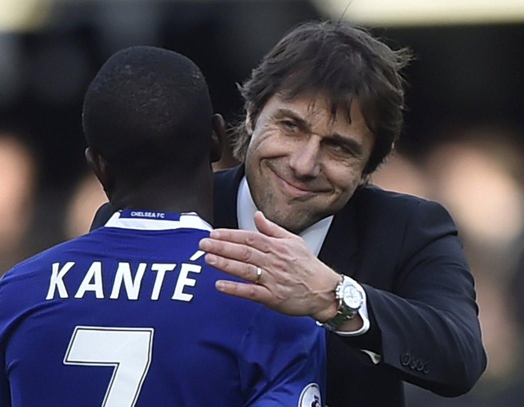 N&#39;Golo Kanté s trenérem Chelsea Antoniem Contem.