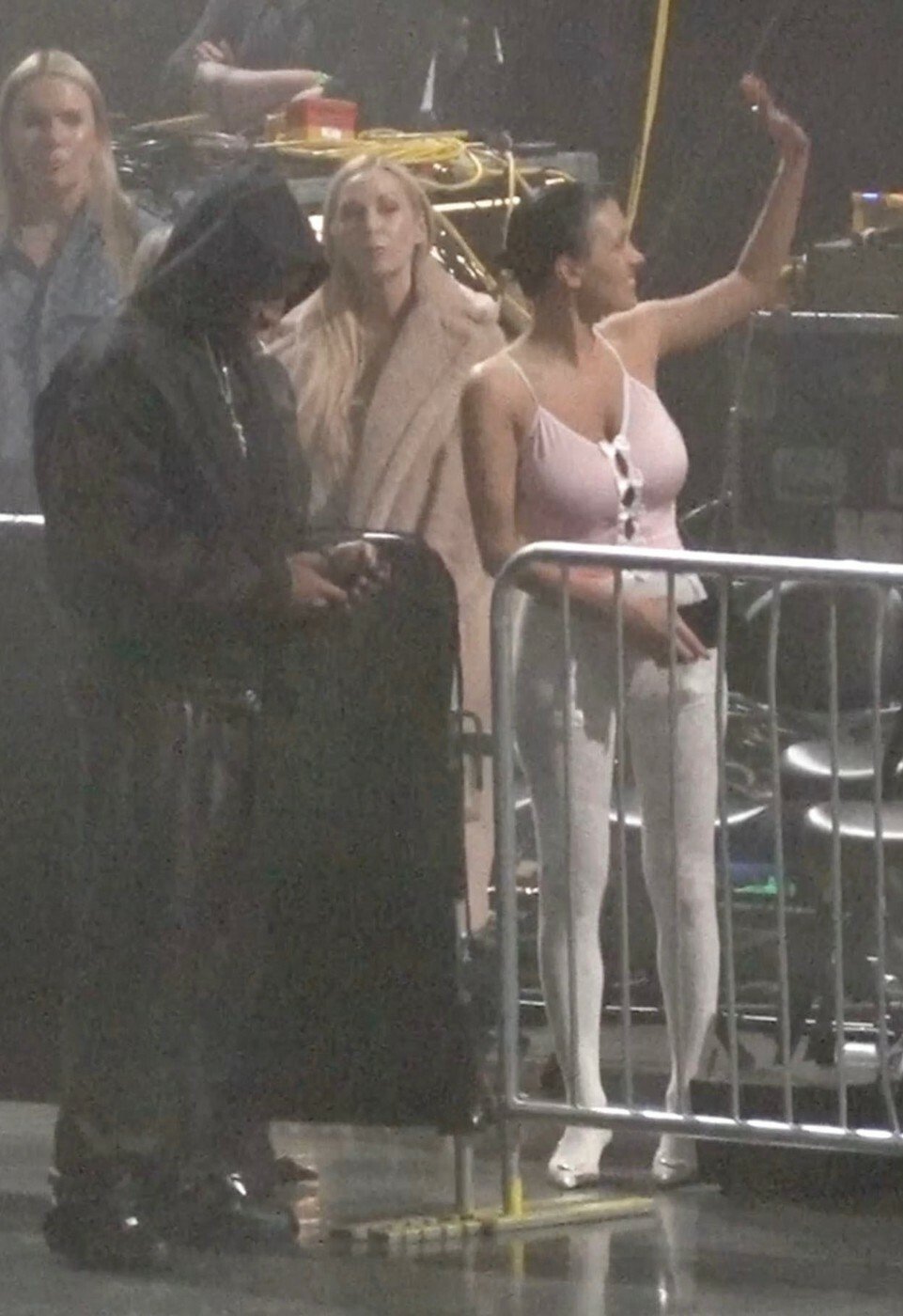 Kim Kardashian a Bianca Censori se potkaly na koncertu Kanye Westa.