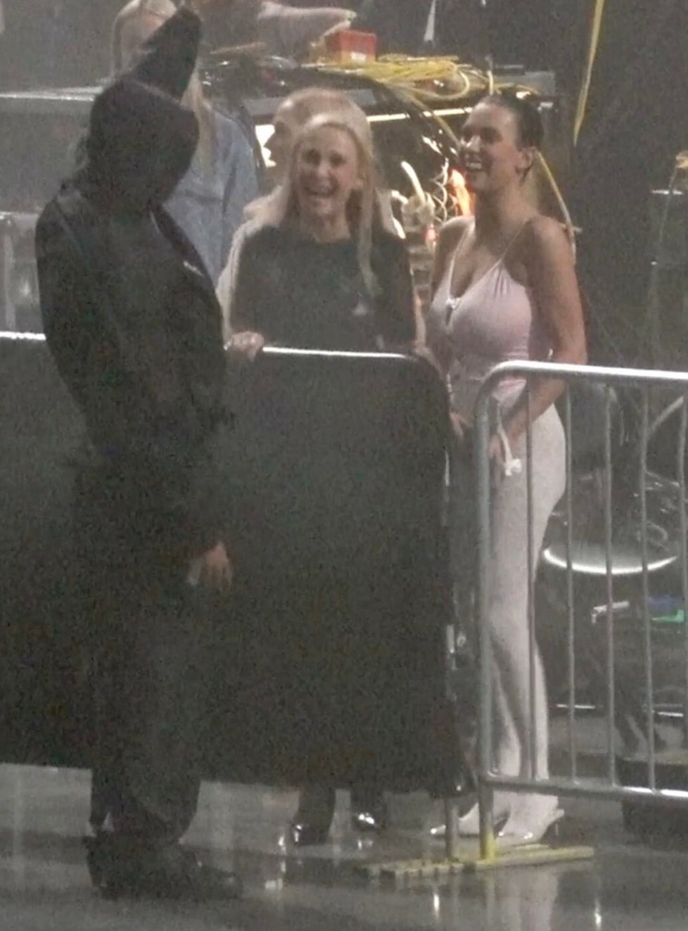 Kim Kardashian a Bianca Censori se potkaly na koncertu Kanye Westa.