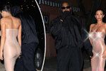 Kanye West a Bianca Censori si v LA zašli na večeři. Designérka při tom v průhledných šatech ukázala klín i celé poprsí.