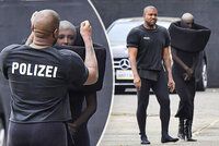 Milovník módy Kanye West: Manželku navlékl do tubusu! A poslal ji do kouta