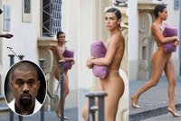 Kanye West s Biancou opět pobuřovali: On šel naboso, ona si zakryla nahá prsa jenom polštářkem!