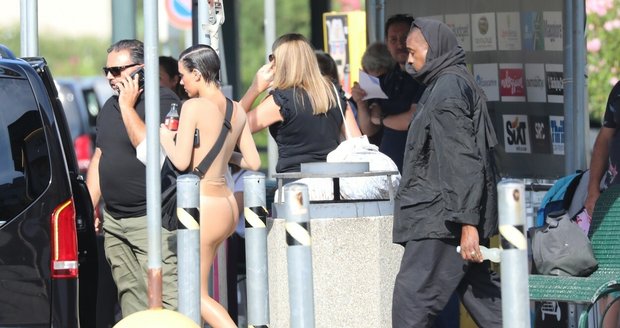 Bianca Censoriová se procházela v ulicích Itálie téměř nahá
