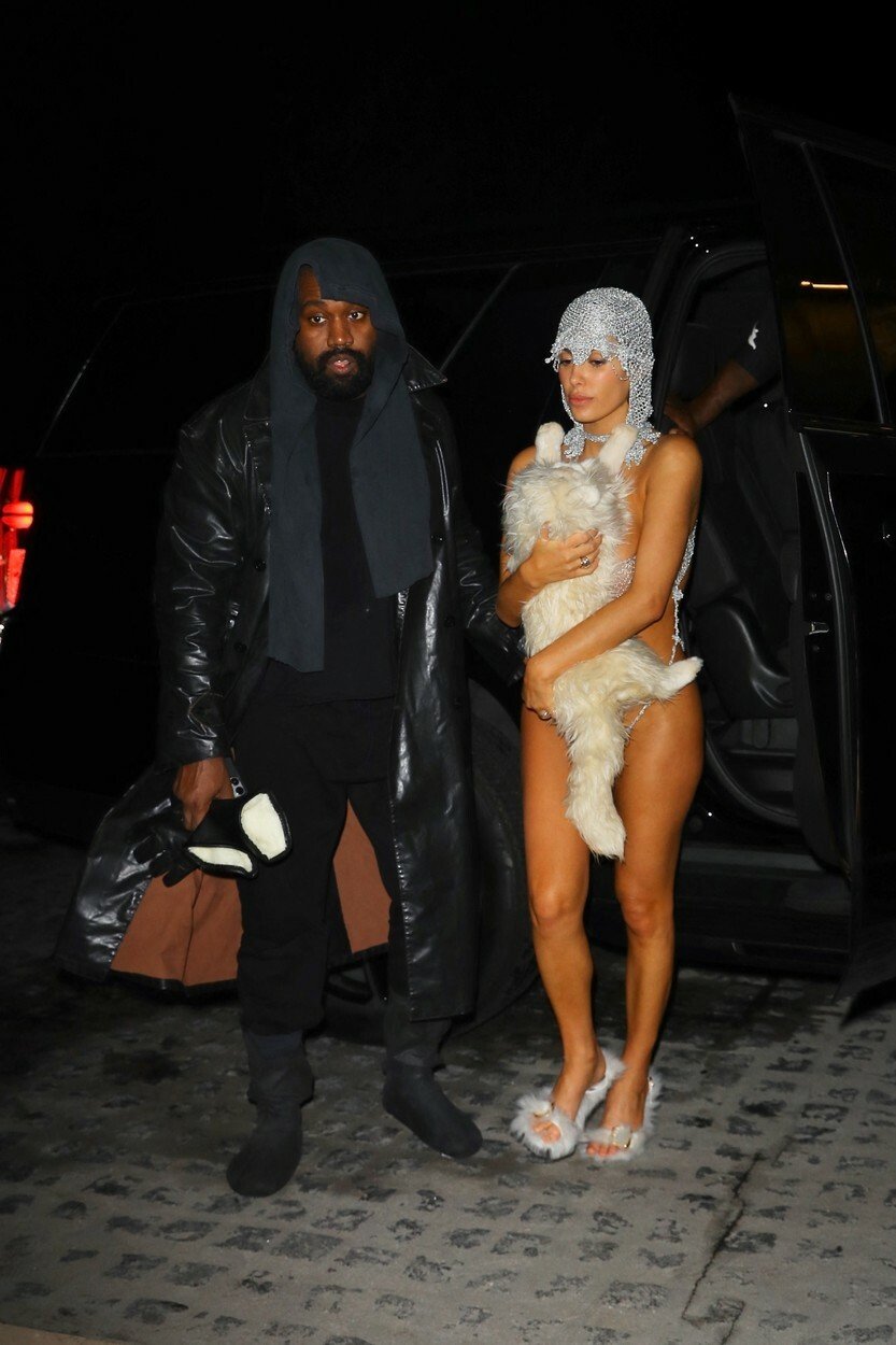 Kanye West a Bianca Censori 11. 12. v nočním klubu v Miami.
