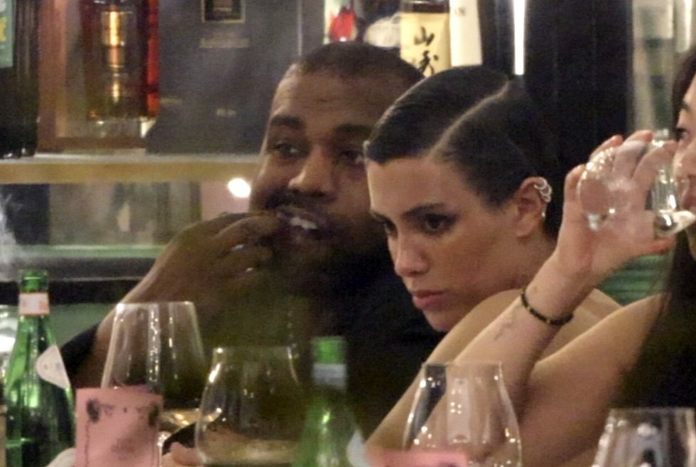 Manželé Kanye West a Bianca Censoriová na večeři v Itálii