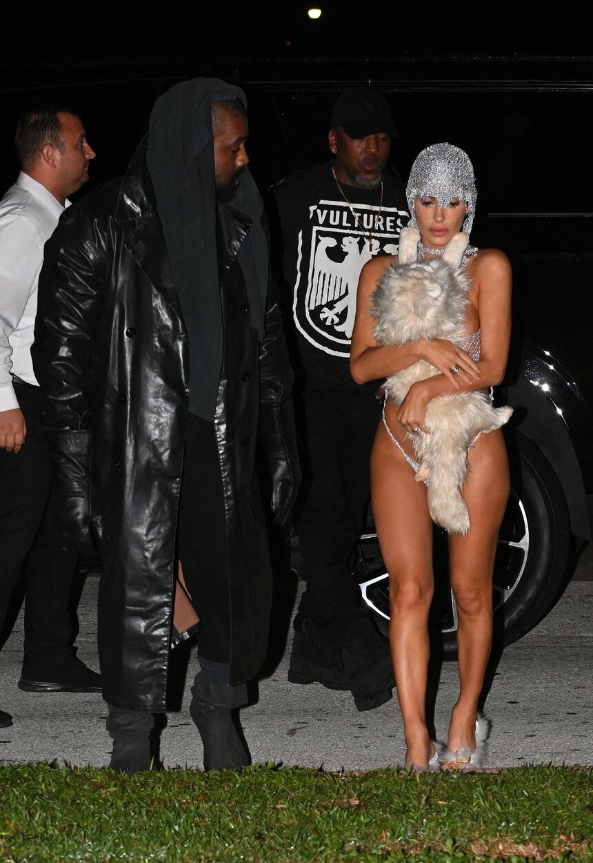 Kanye West a Bianca Censori 11. 12. v nočním klubu v Miami.
