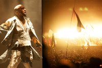 Kanye West vystoupil na legendárním festivalu Glastonbury! Protestovaly proti němu tisíce lidí