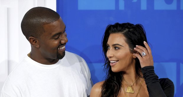 Kim Kardashian a Kanye West se proletěli soukromým Jumbo Jetem. Stálo to skoro 5 milionů