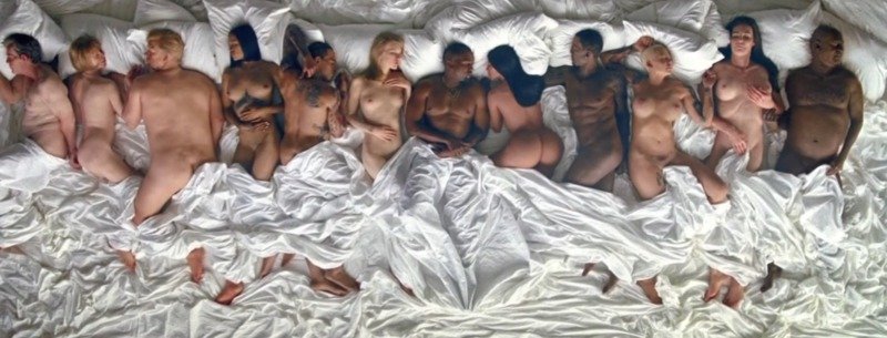 Videoklip Kanyeho Westa k písni Famous ukázal jeho protagonisty v celé své přirozené kráse.