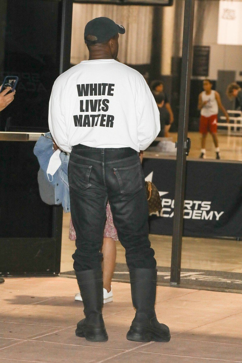 Kanye West a jeho kontroverzní mikina