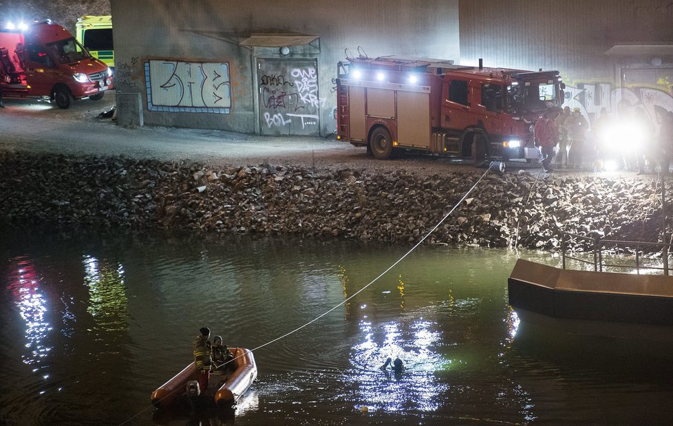 Kapela Viola Beach zřejmě zahynula při autonehodě ve Stockholmu.