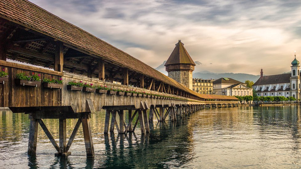 Kapellbrücke ve švýcarském Lucernu