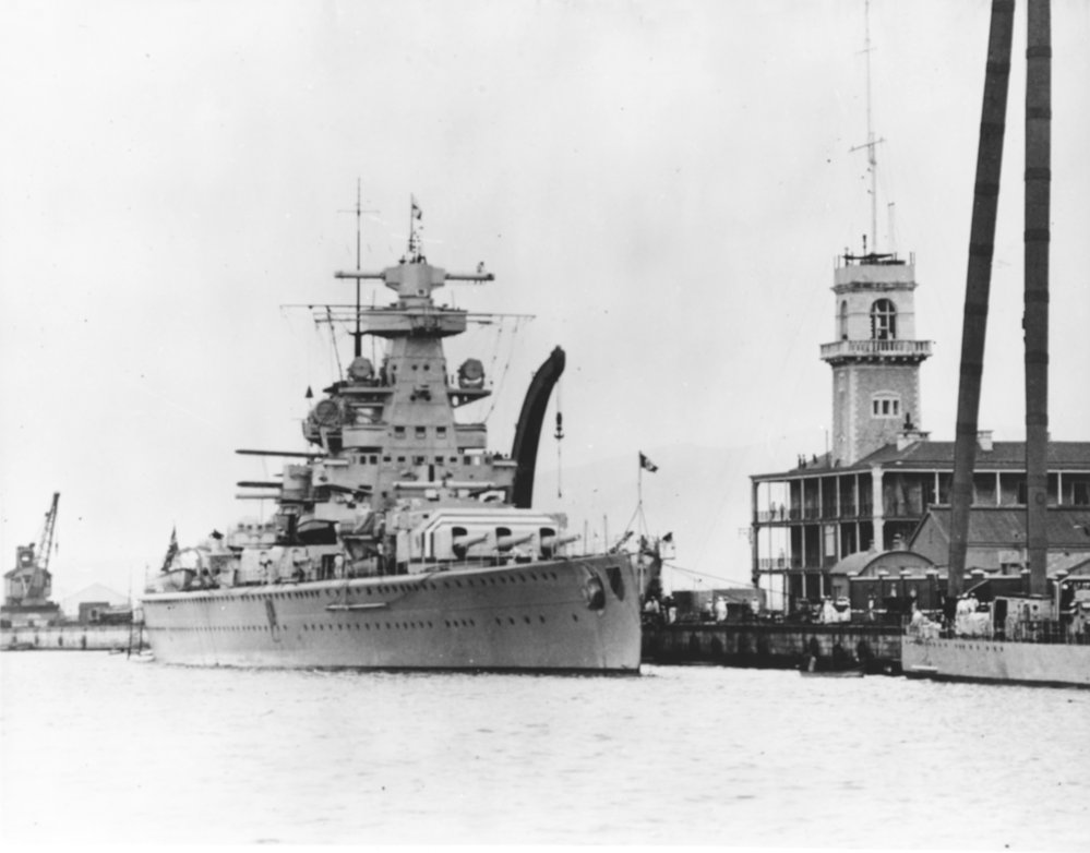 Admiral Scheer v Gibraltaru roku 1936