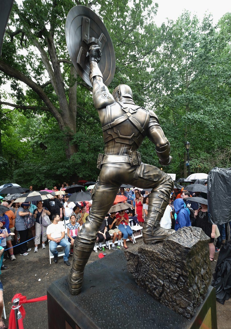 Kapitán Amerika z bronzu: V New Yorku odhalili nadživotní sochu komiksové postavičky.