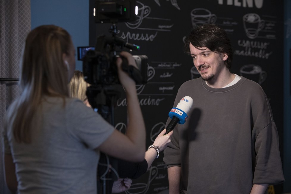 Kapitán Demo natočil nový videoklip s Petrem Rychlým alias Čestmírem Mázlem.