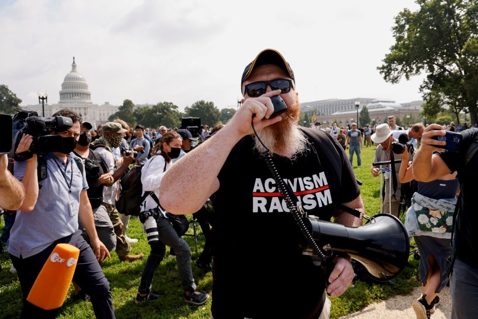 Demonstrace před Kapitolem za podporu lidí, kteří kvůli lednovému útoku čelí soudu (18.9.2021)