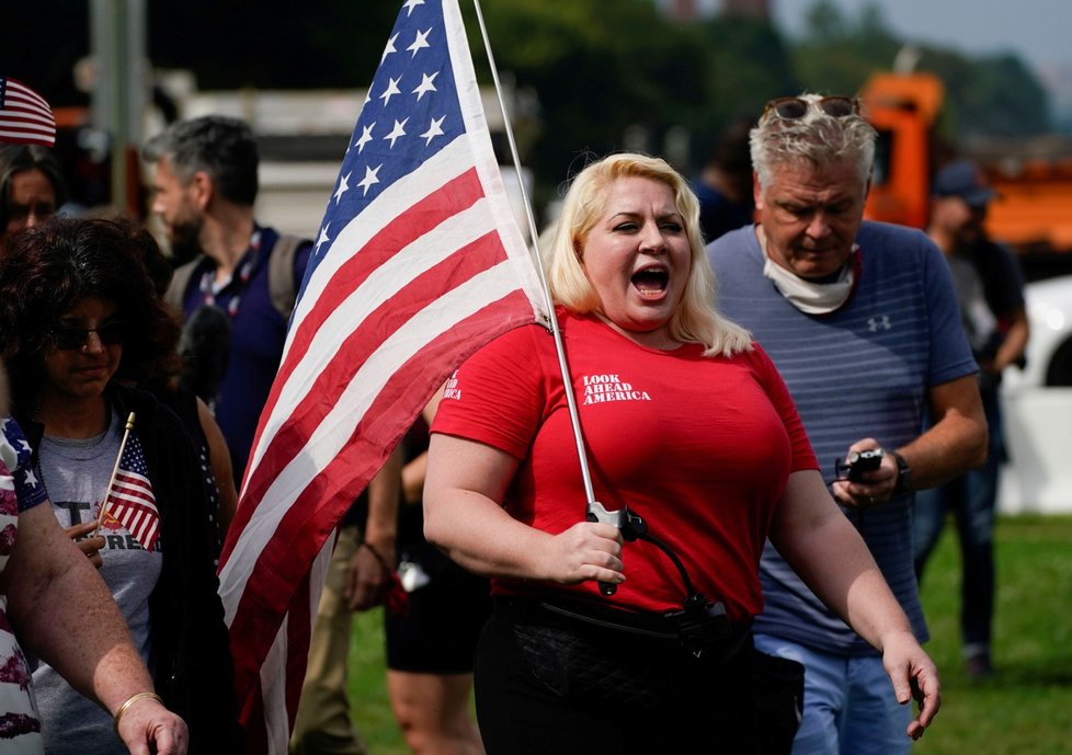 Demonstrace před Kapitolem za podporu lidí, kteří kvůli lednovému útoku čelí soudu (18.9.2021)