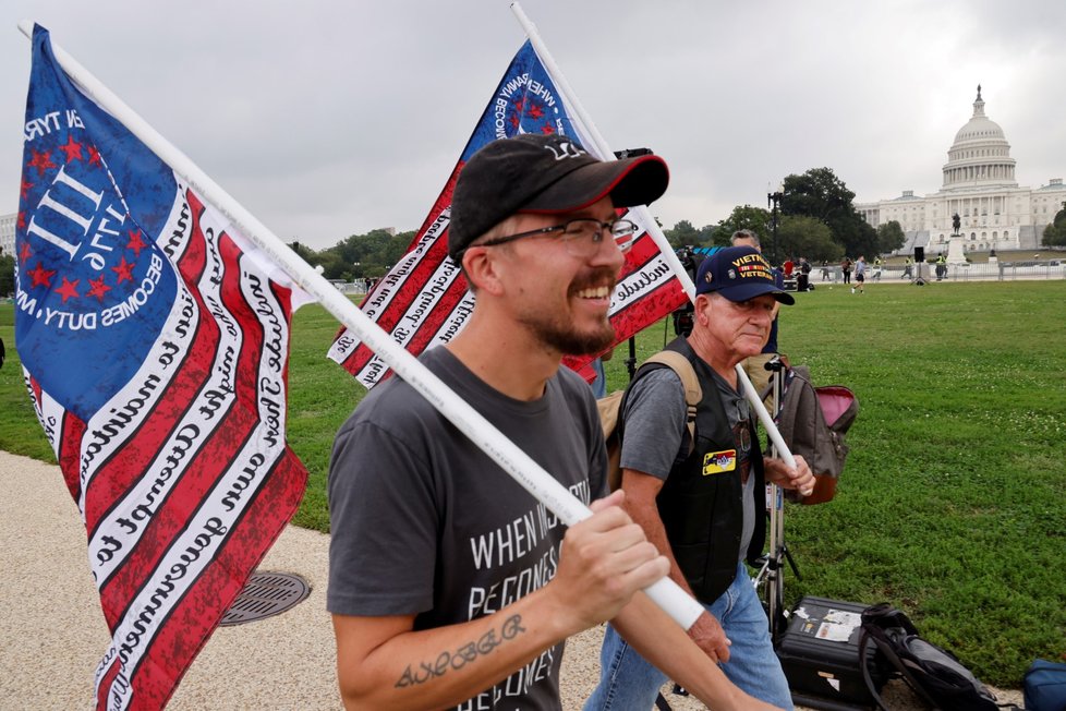 Demonstrace před Kapitolem za podporu lidí, kteří kvůli lednovému útoku čelí soudu (18.9.2021)