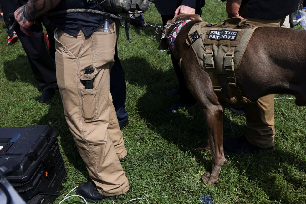 Demonstrace před Kapitolem za podporu lidí, kteří kvůli lednovému útoku čelí soudu (18.9.2021)