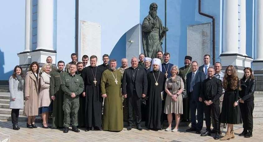 Od roku 2014 sloužily v bojích na Donbase stovky kaplanů.
