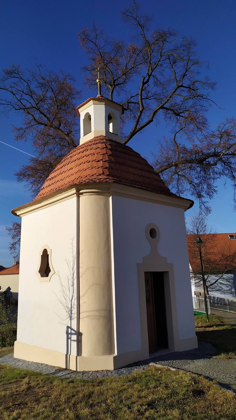 Barokní kaple v plzeňském Božkově po důkladné rekonstrukci.