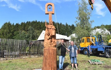 Jeřábek (vlevo) s Nešetřilem poprvé zazvonili.