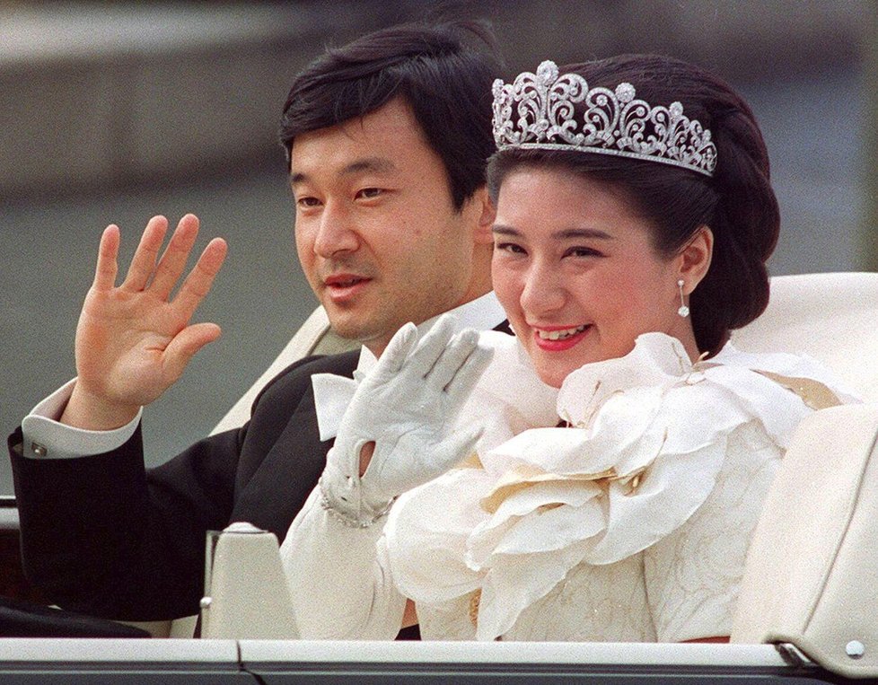 S korunovací nového japonského císaře Naruhita se do veřejného života vrátila i jeho žena, císařovna-manželka Masako. Snímek ze svatby císařského páru v roce 1993.